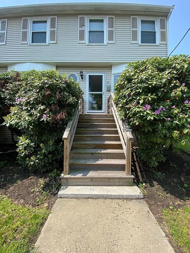 Building Photo - 29 Lowell St Unit 29 Lowell St
