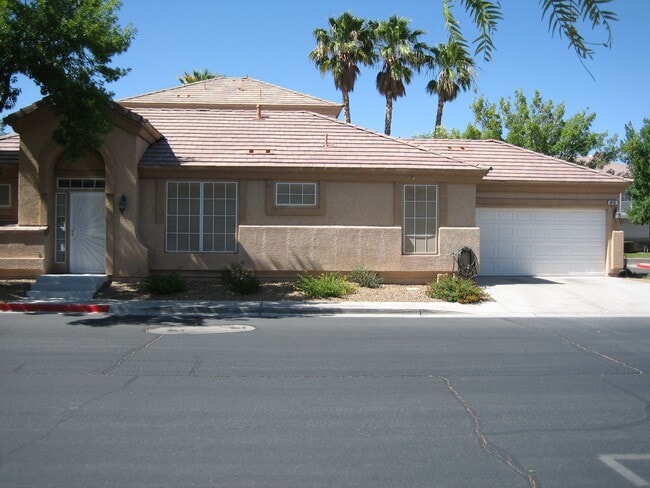 Photo - Single story, gated, 3bed, 2bath, 2car garage, Club house, Community Pool, Spa, Fitness room, CCRs