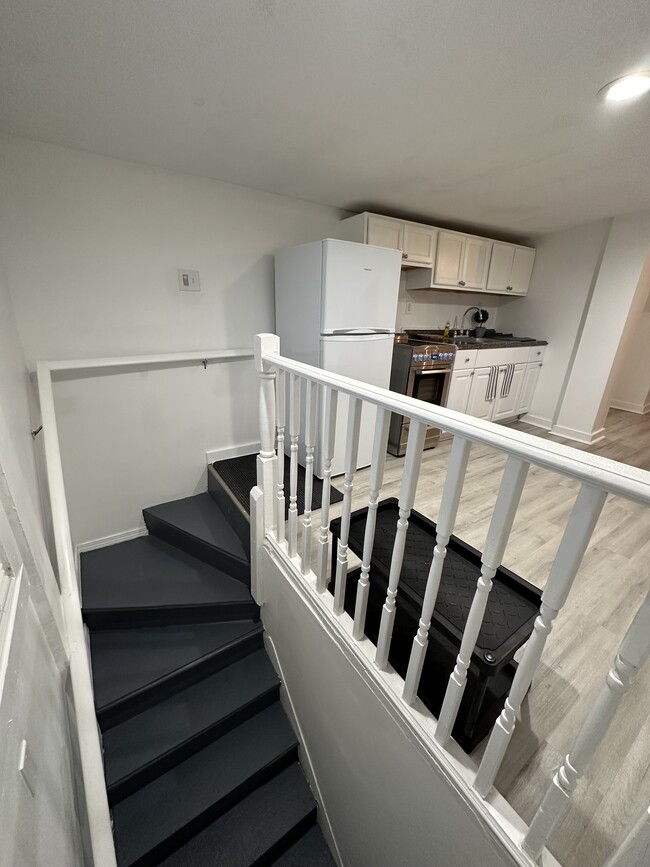 Building Photo - 37 Maud St Unit 3rd Fl