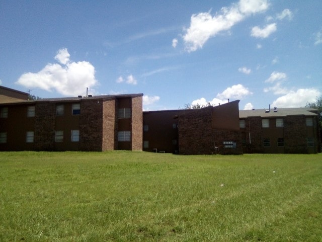 Westmoreland building - 4802 Johnson Rd Unit 208