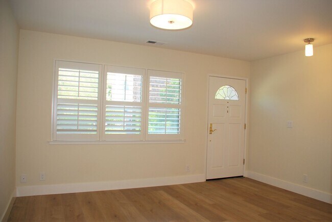 Photo - Corner Unit Townhome in Corte Madera For R...