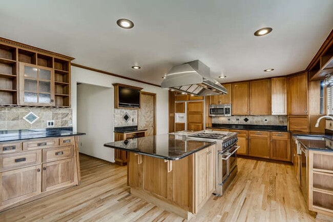 9151 Kenwood Ct