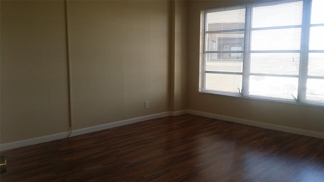 Photo - 10777 W Sample Rd Unidad 910