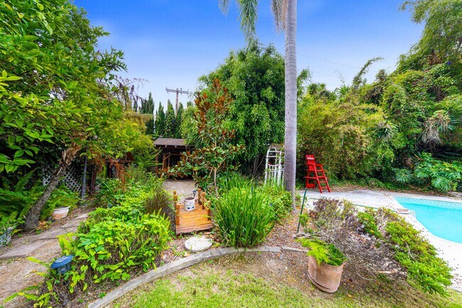 Photo - 4 bed 3 bath POOL on HUGE Lot!