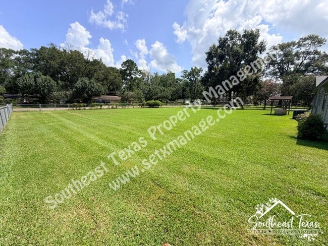 Photo - 1295 Archie St