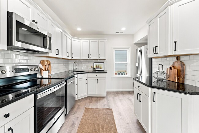 Building Photo - 135 Rutledge Ave Unit B