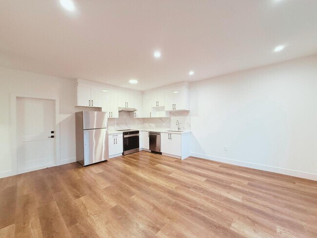 Photo - 16676-1617A 17a Ave