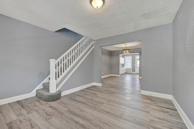 Photo - 404 Cornwall St