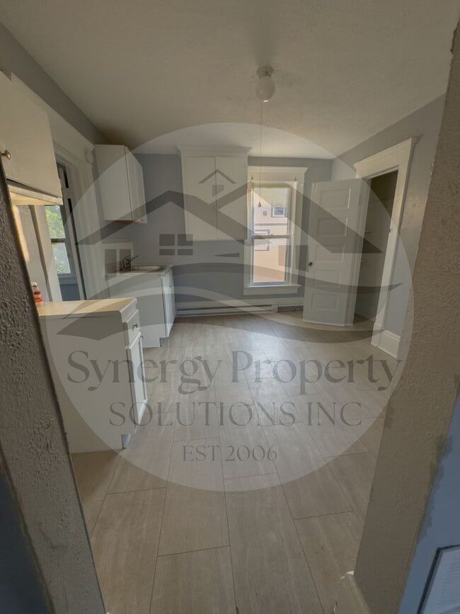 Photo - Lexington Ave 146 - 146 1/2 Unit 146 1/2
