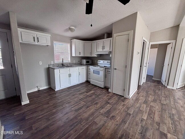 Photo - 421 Tulum Dr