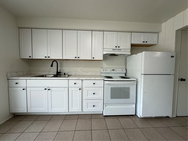 Photo - 951 N Redwood Rd Unit #10