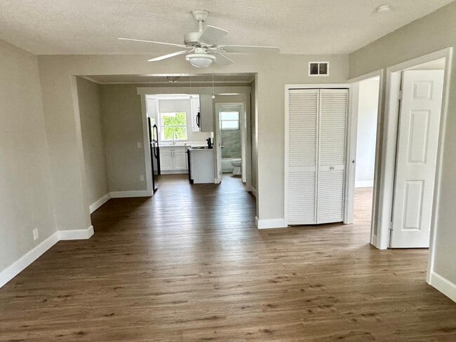 Photo - 2420 Edwin St NE