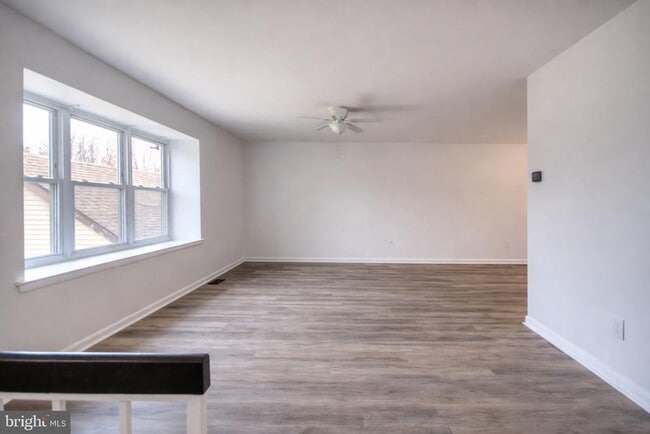 Photo - 49 Brambling Ln