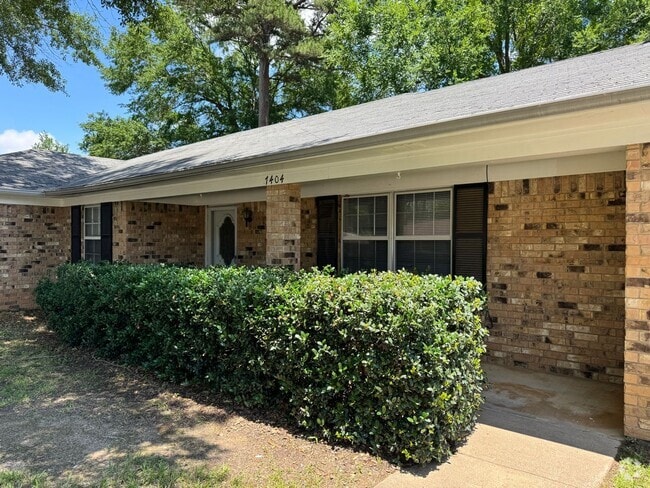Building Photo - 7404 Hollyoak Dr Rental