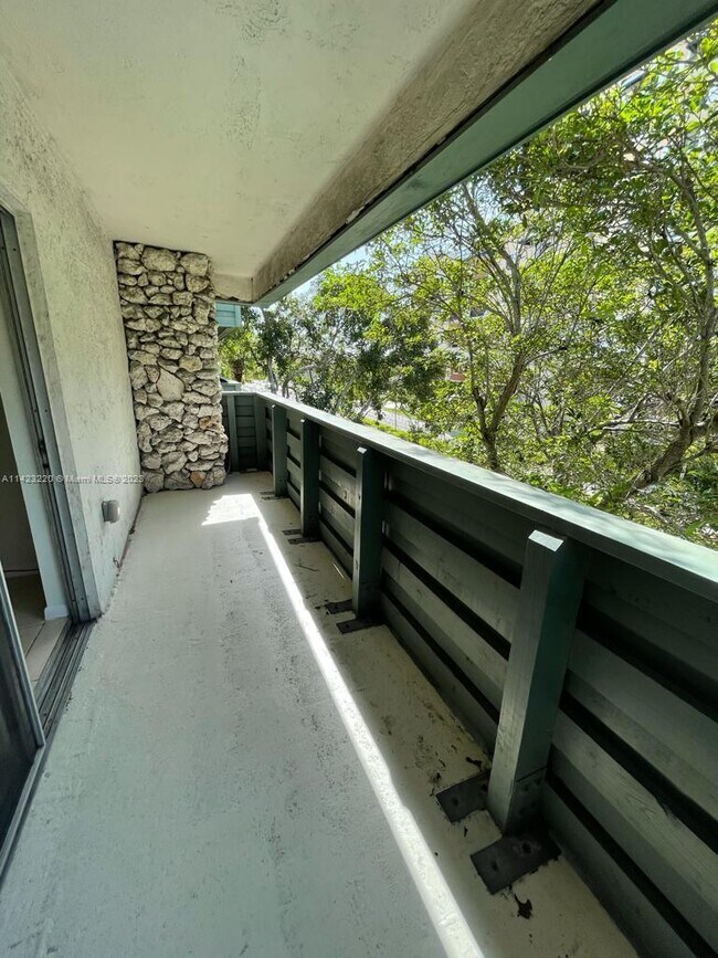 Photo - 8305 SW 72nd Ave Unidad 303A