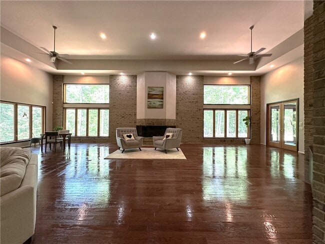 Photo - 214 Shipmaster Dr