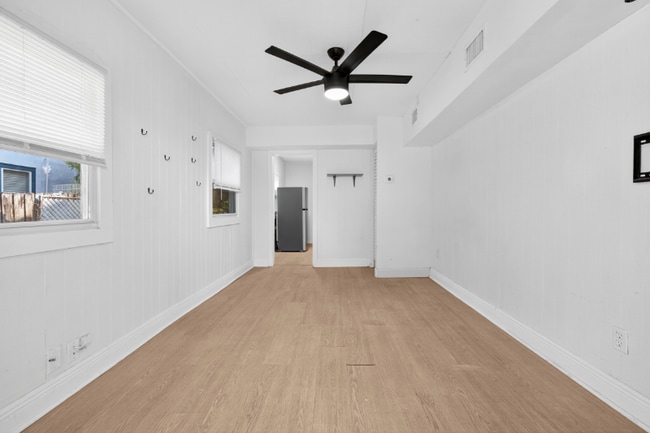 Photo - 3525-3550 50th Ave N Unidad B