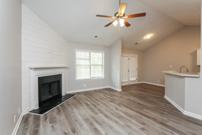 Photo - 173 Williamsburg Way