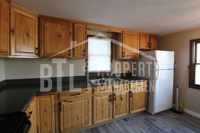 Photo - Charming 2 Bedroom Home - Minutes from the...