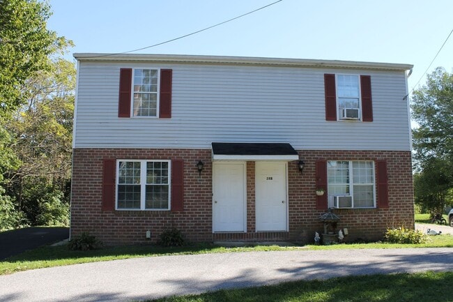 Building Photo - Townhome in Stewartstown