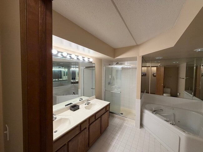 Photo - 6401 W Berteau Ave Unit 8-201