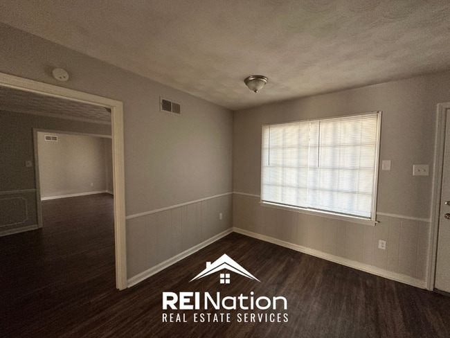Spacious 4BR/2BA Memphis Rental with 2-Car Garage, Hardwood Floors & Fireplace