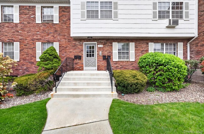 Photo - 31 Doxbury Ln