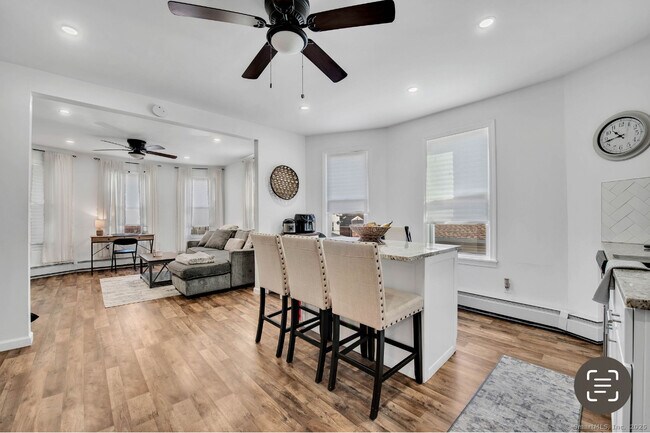 Photo - 40 Pulaski St Unidad 2nd floor