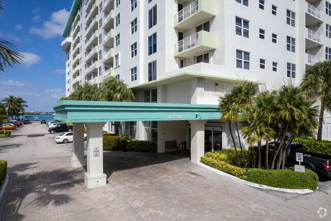 Photo - Island Pointe Condominiums