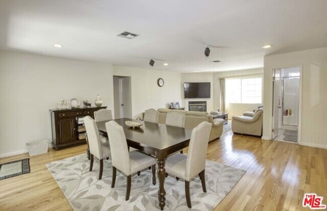 Photo - 3556 S Bentley Ave