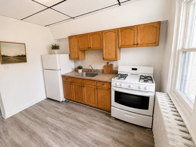 Photo - Bright 2BR Port Richmond Row Home with Large Living Space & Basement Storage