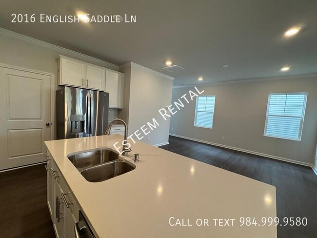 Photo - 2016 English Saddle Ln