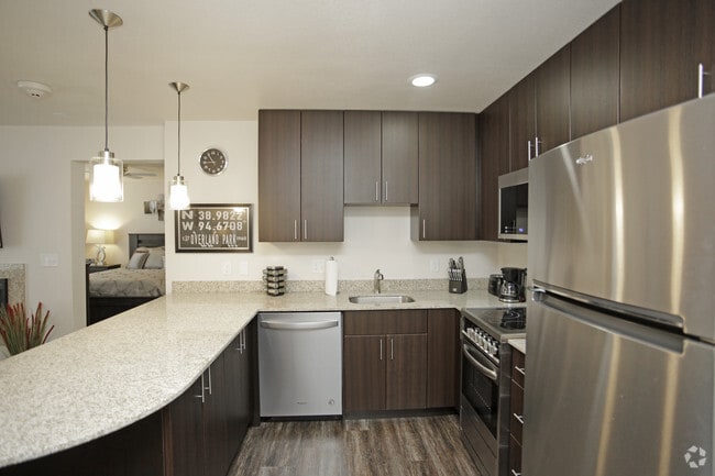 1BR, 1BA - 479 SF - Roe 107