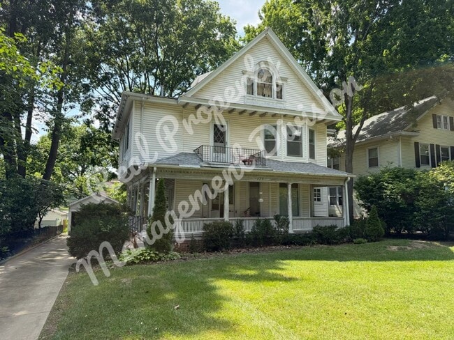 Building Photo - 131 S Douglas Ave Unit Apartment 2A