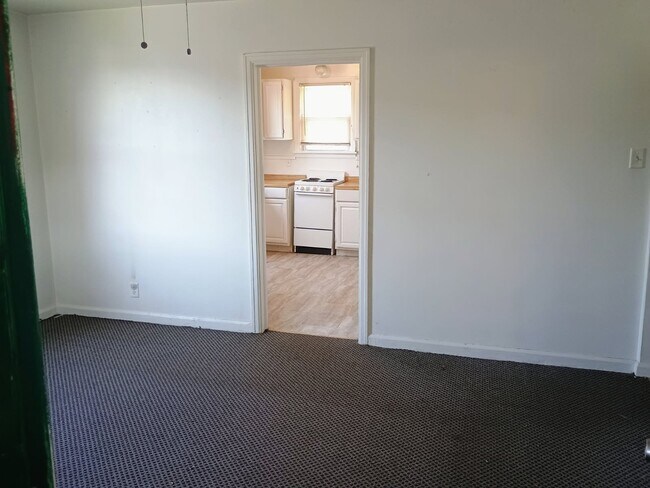 807-807 Bedford St Unit 805 Rear Unit