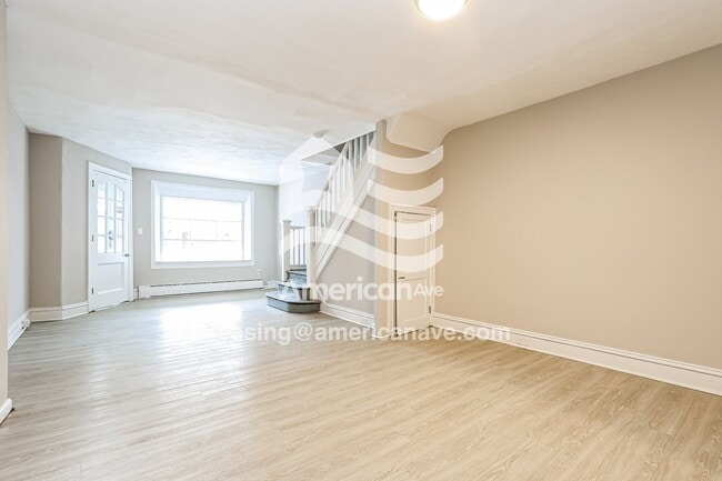 Photo - 5853 Webster St