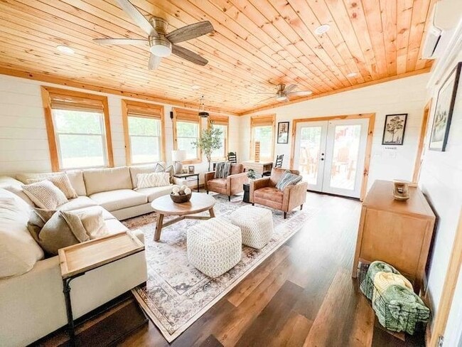 Photo - 449 Burbano Creekside Lndg