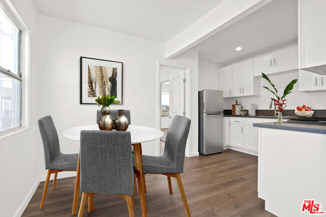 Building Photo - 1518 W 85th St Rental