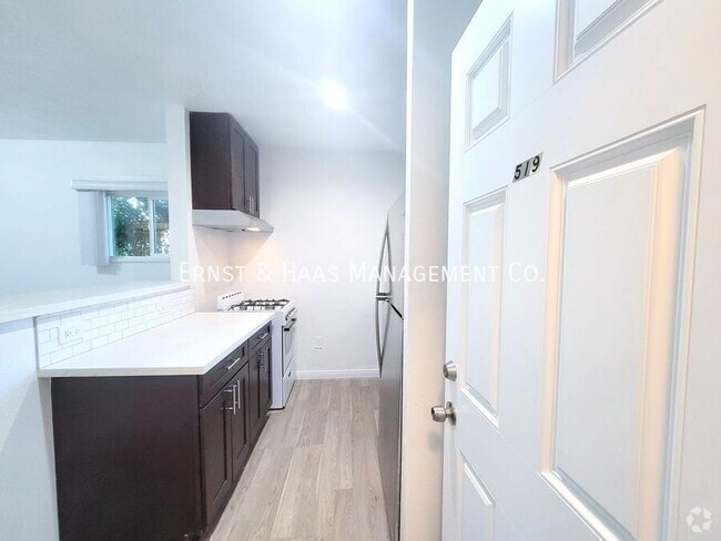 Building Photo - 519 W 8th St Rental