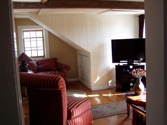 Living Room - 30 Golden Hill St Unit loft