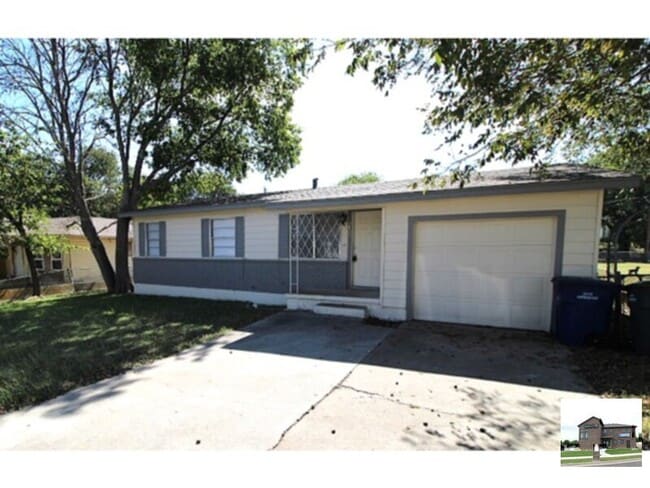 Building Photo - 2107 Brantley Ave
