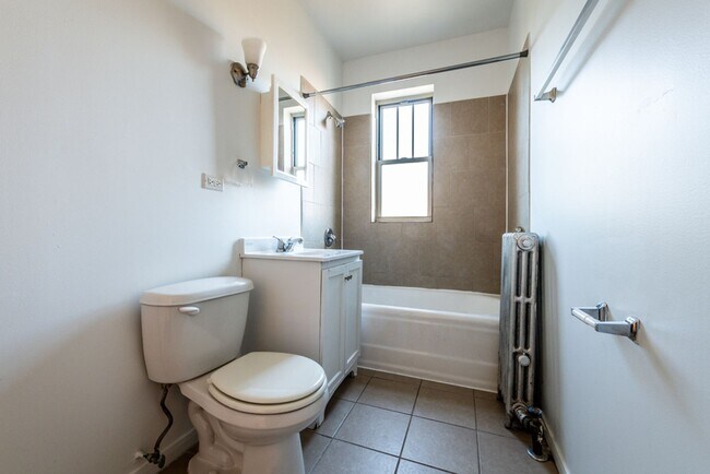 Photo - 234 E 109th