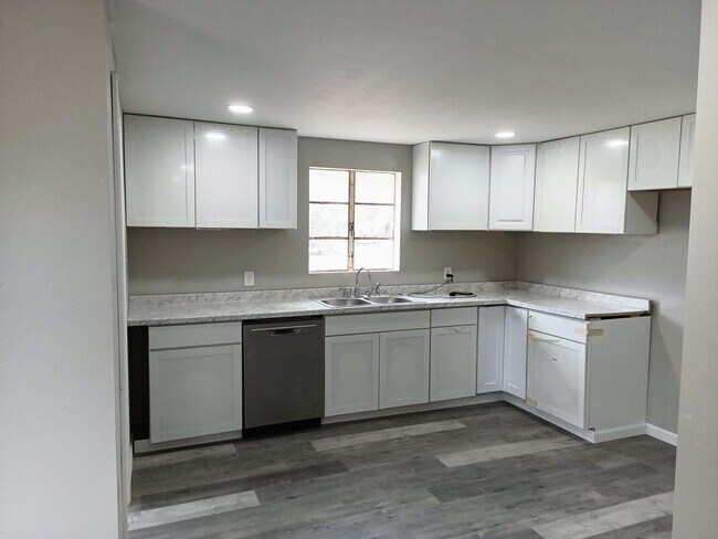 Photo - 4318 Pearl St