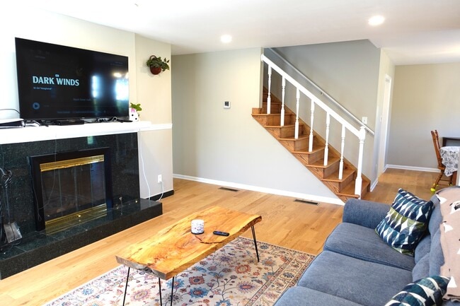 Family Rm - 1333 Holliday Dr