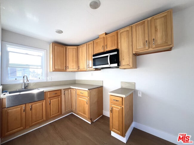 Photo - 1016 W 109th Pl Unit 1