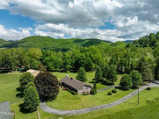 Photo - 200 McCurry Ln