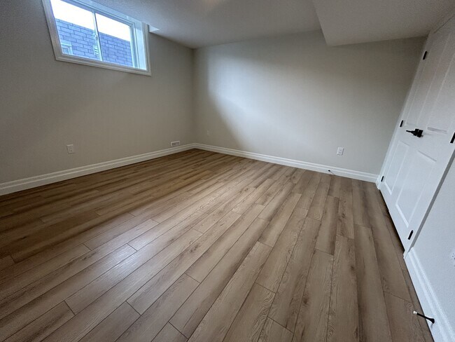 Photo - 605 SWEETBAY Cres