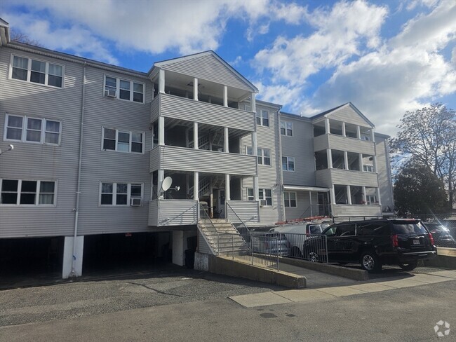 Building Photo - 386 Summer St Unit 12 Rental
