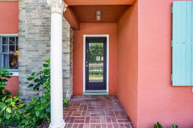 Photo - 102 SE 7th Ave