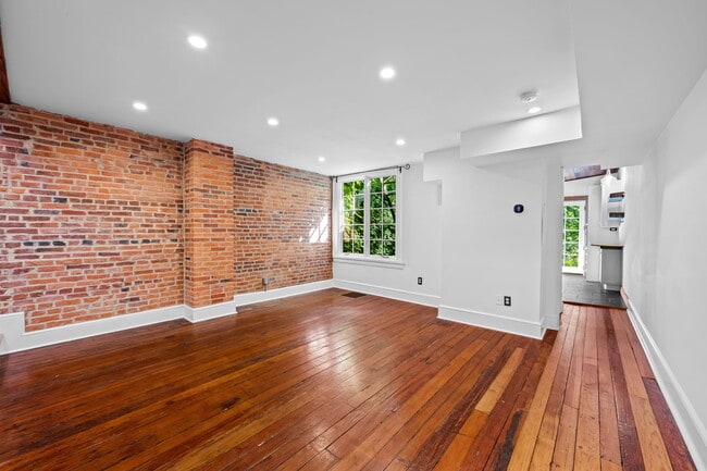 Photo - 1427 Bolton St